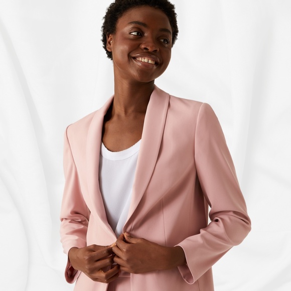 Women's Relaxed Fit Blazer in Blush Pink│Size Medium - Picture 5 of 14